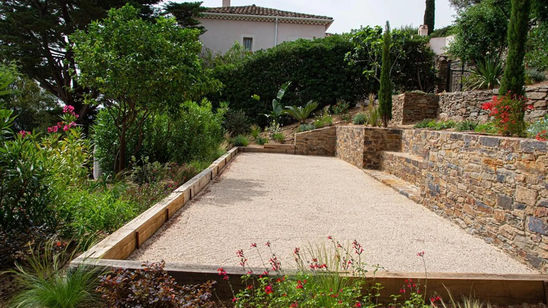 Le Lavandou : Villa Pour 8 Avec Piscine - Fr-1-803-76  Le Lavandou
